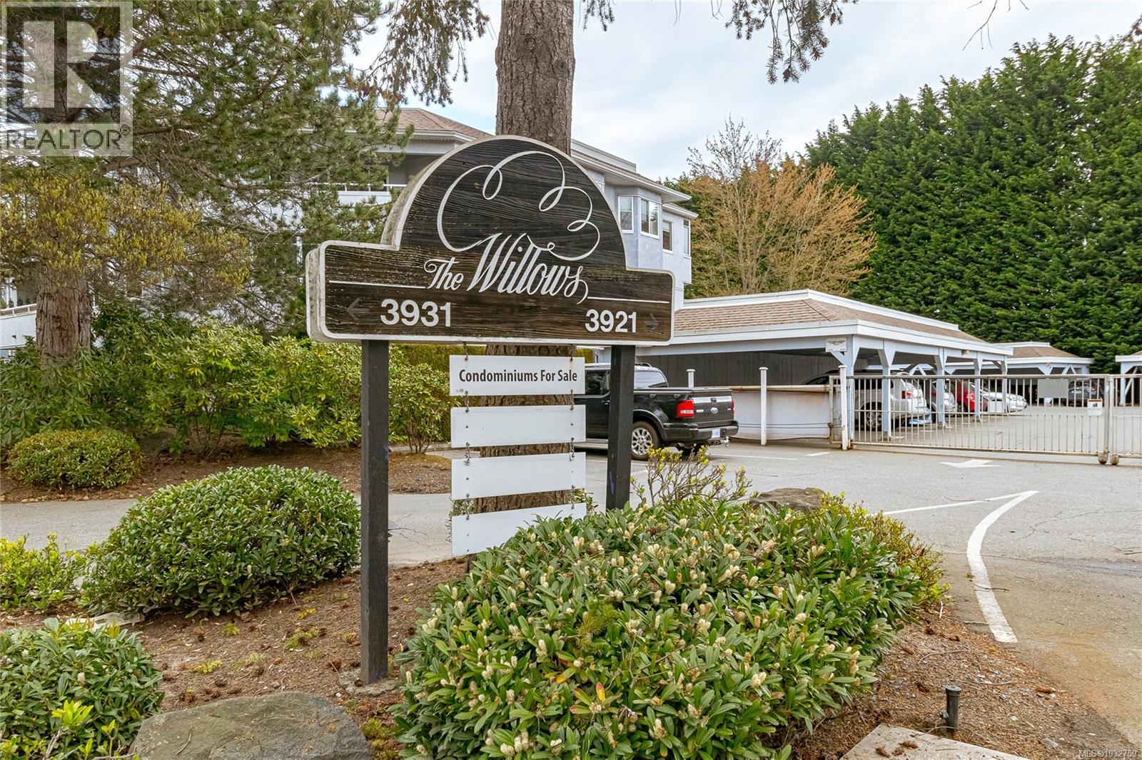 208 3931 Shelbourne Street, Saanich