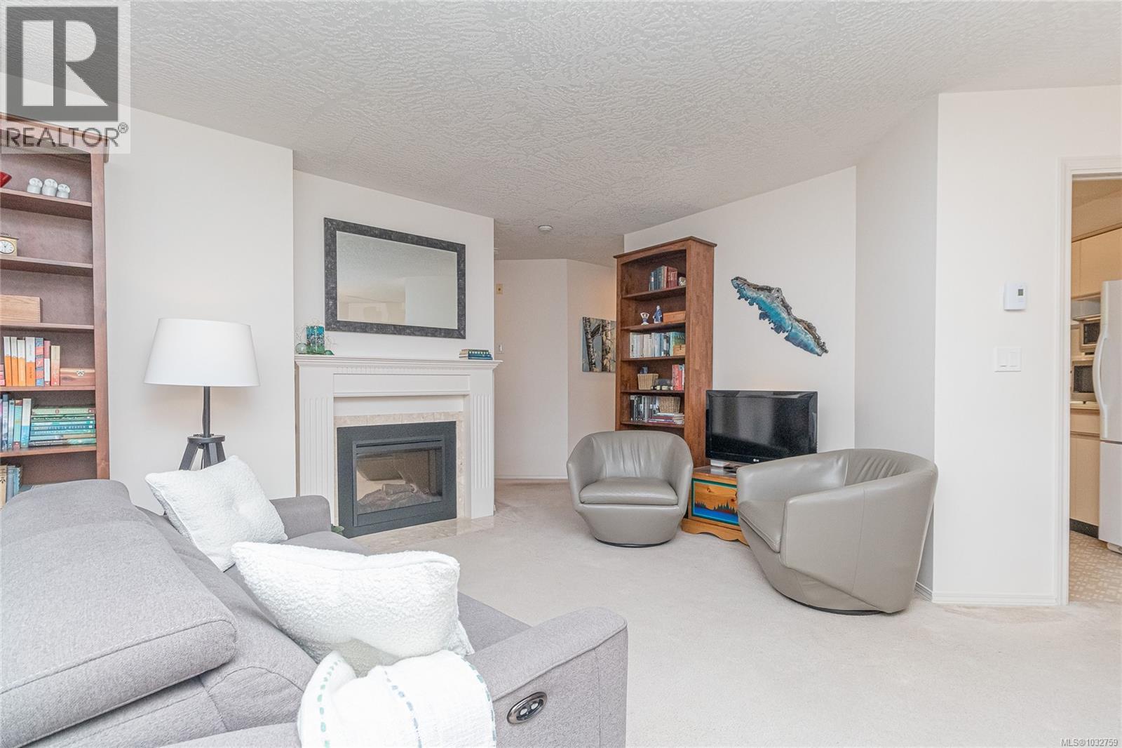 208 3931 Shelbourne Street, Saanich