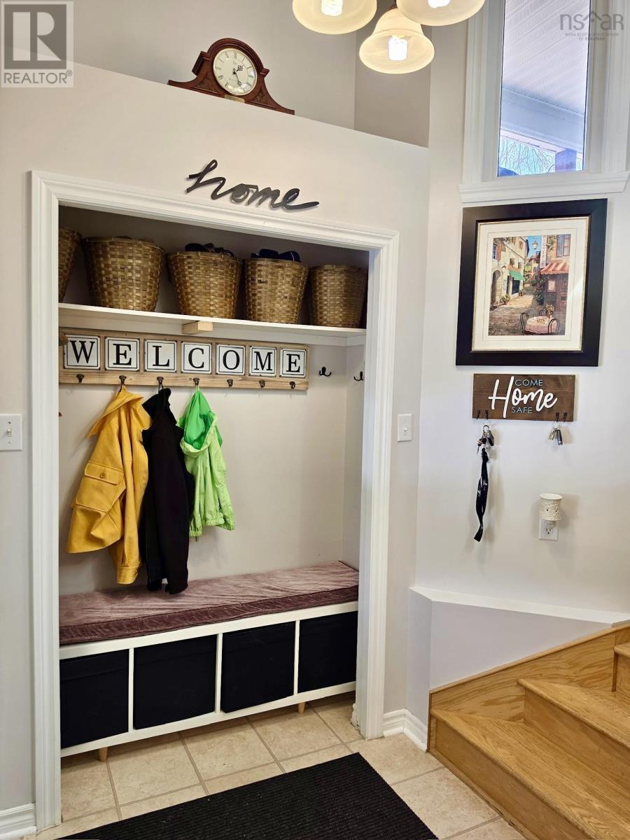 Property 21 of 30 of 553 Beaverbank