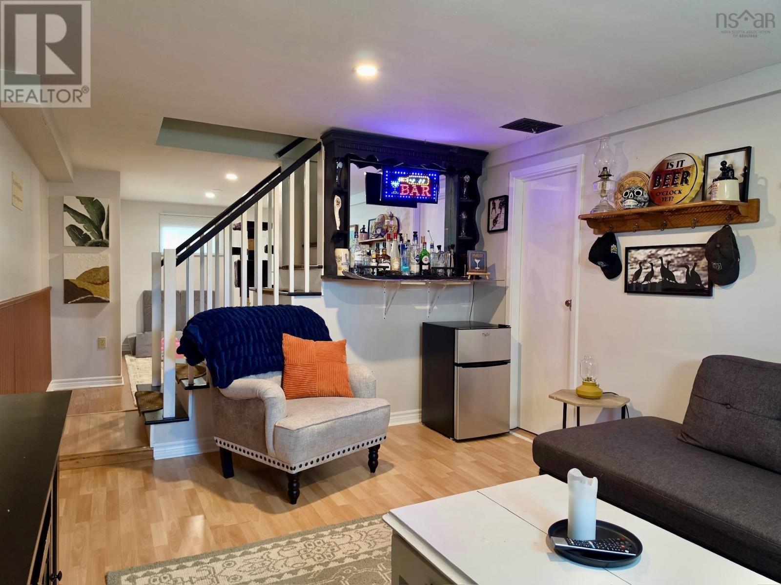 Property 20 of 30 of 553 Beaverbank