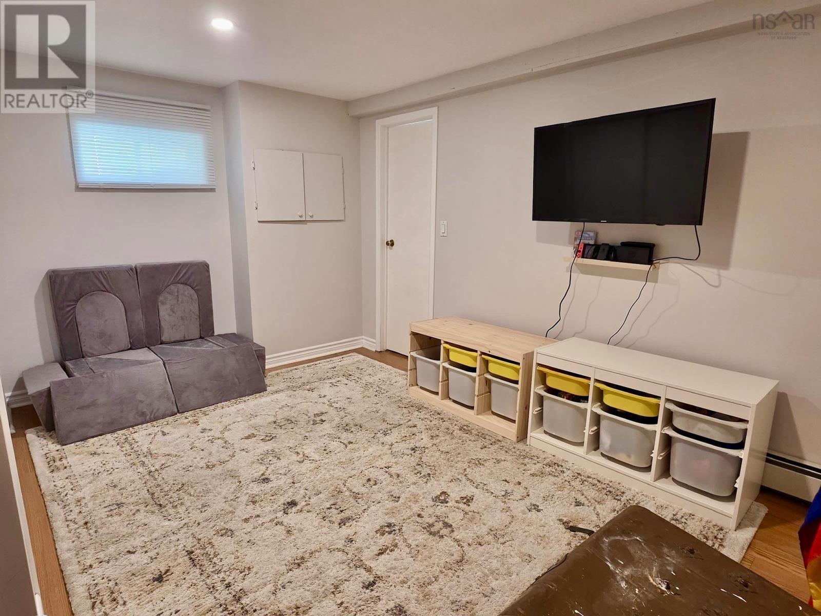 Property 24 of 30 of 553 Beaverbank