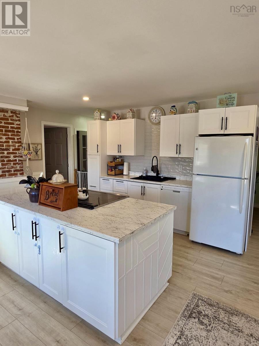 Property 9 of 30 of 553 Beaverbank