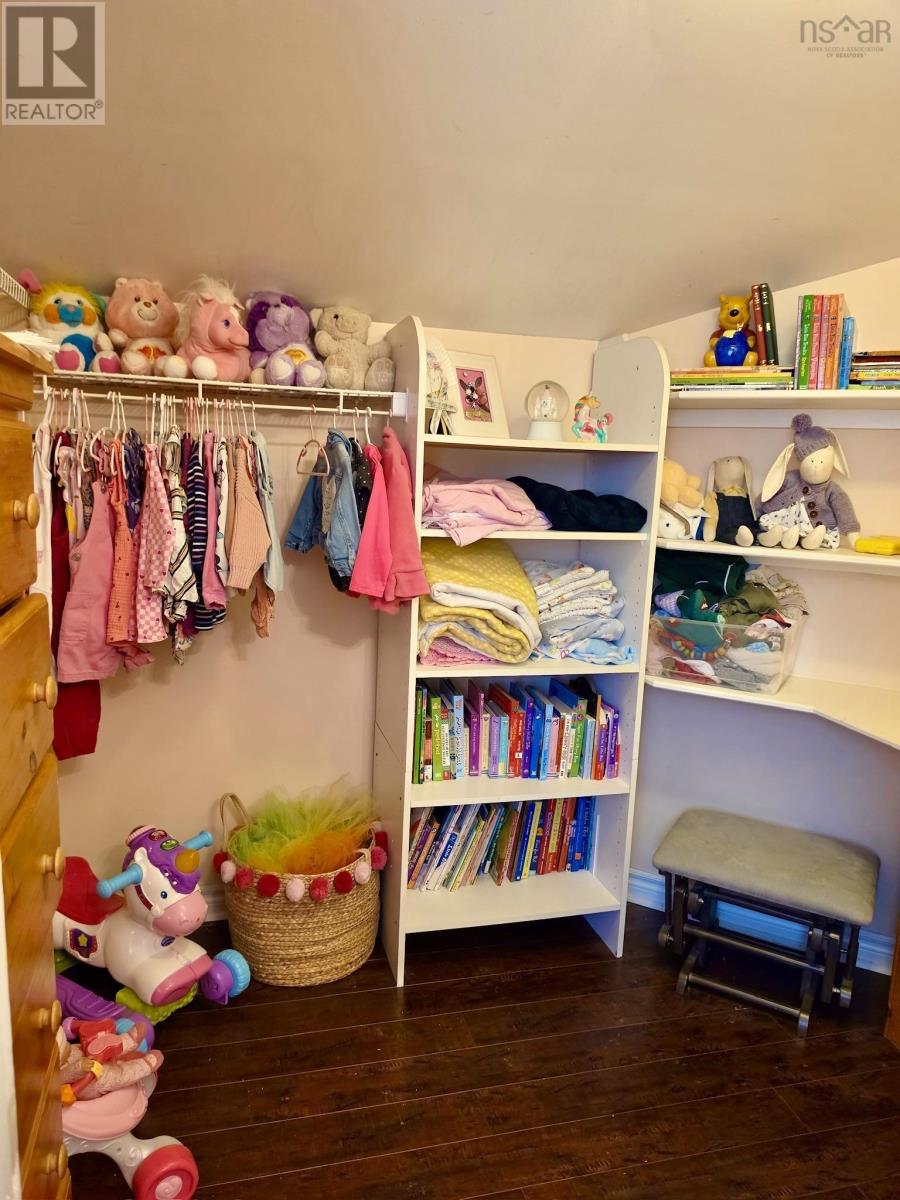 Property 14 of 30 of 553 Beaverbank