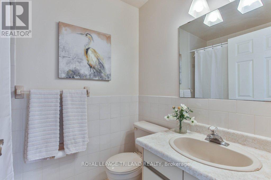 8 - 60 ROSECLIFFE CRESCENT — photo 33