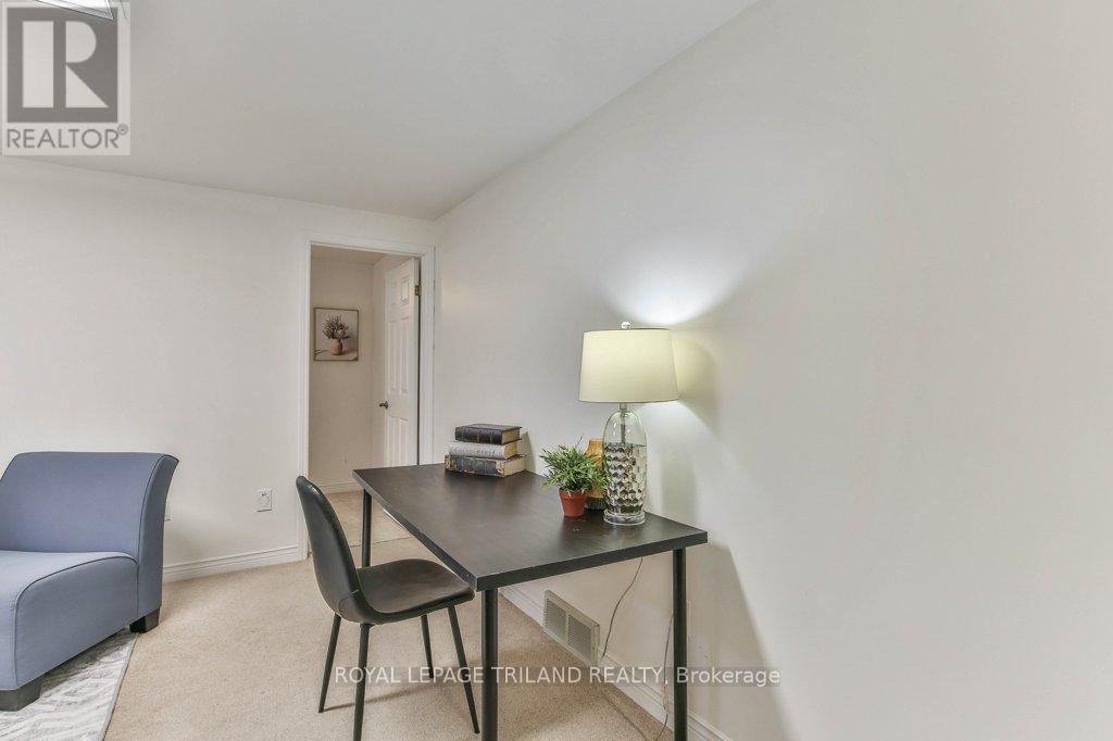 8 - 60 ROSECLIFFE CRESCENT — photo 38