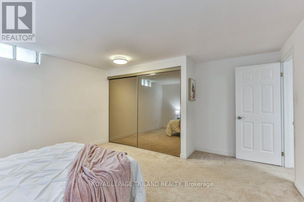 8 - 60 ROSECLIFFE CRESCENT — photo 40