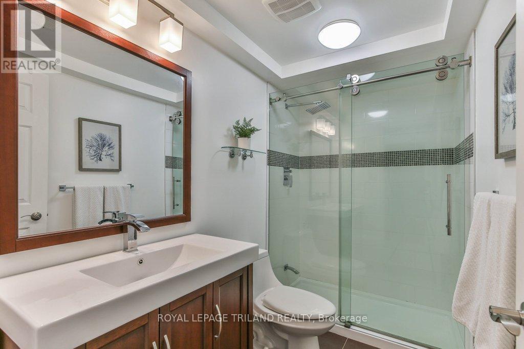 8 - 60 ROSECLIFFE CRESCENT — photo 41