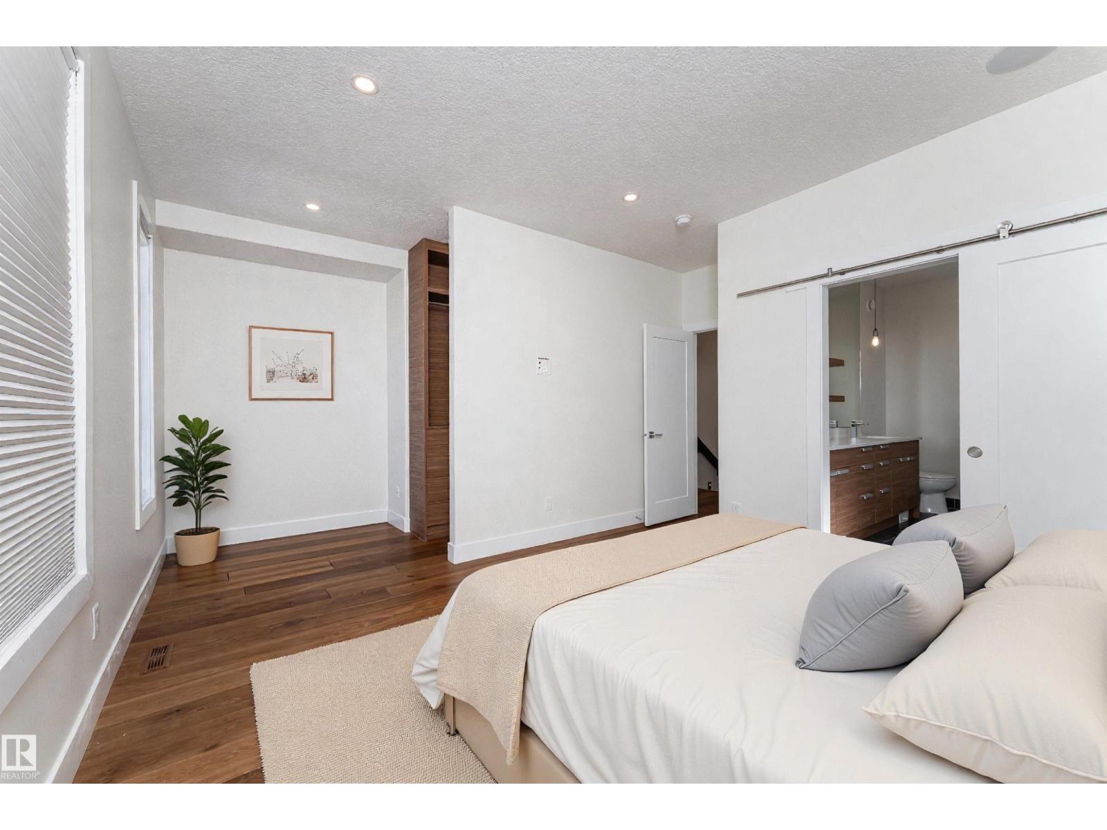 10508 136 ST NW - 26