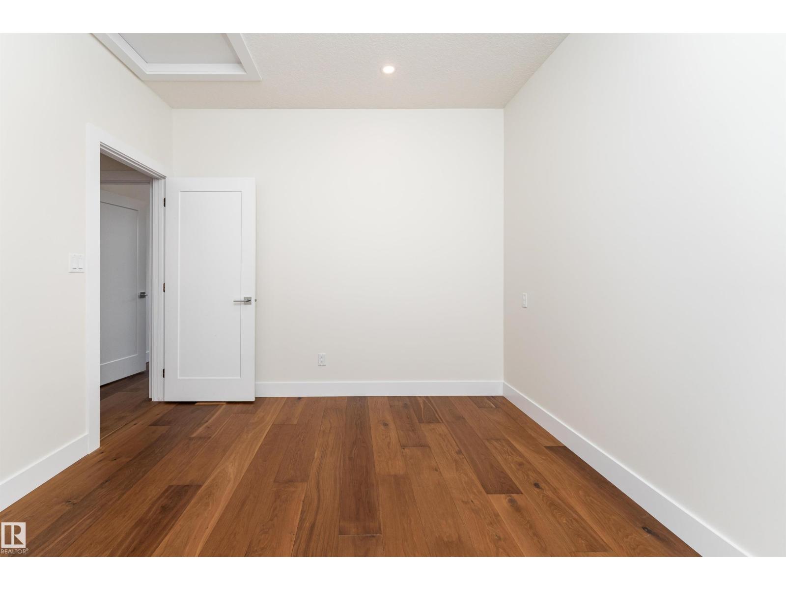 10508 136 ST NW - 40
