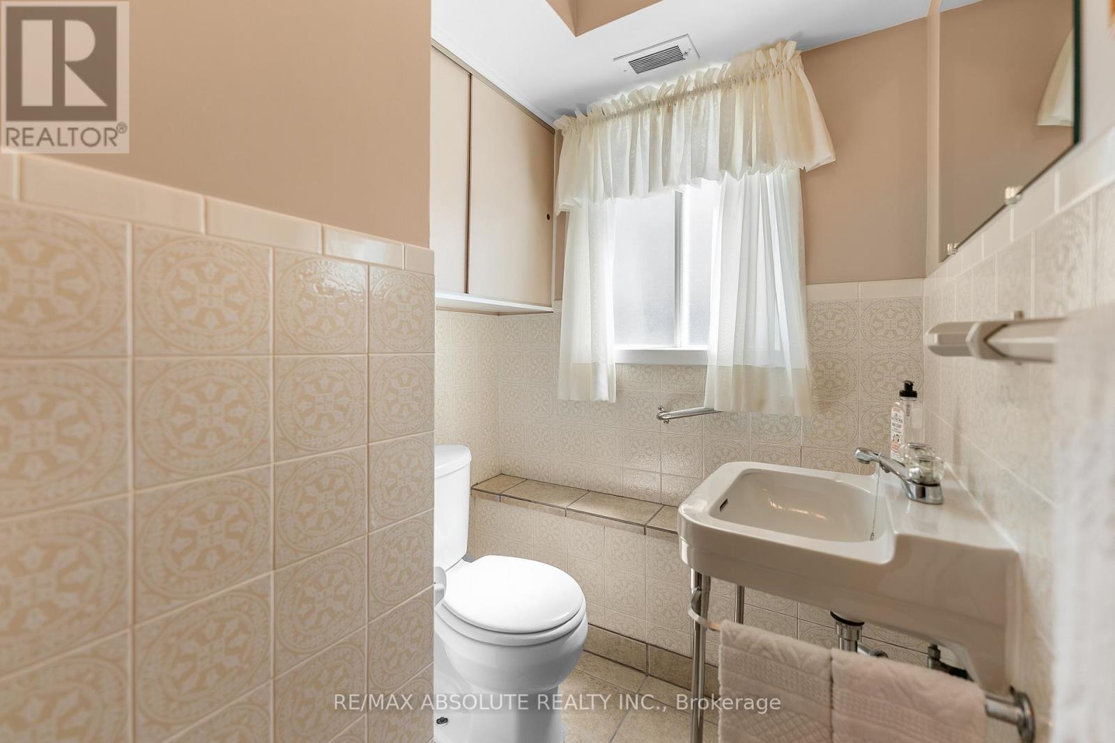 85 LAIRD STREET — photo 24