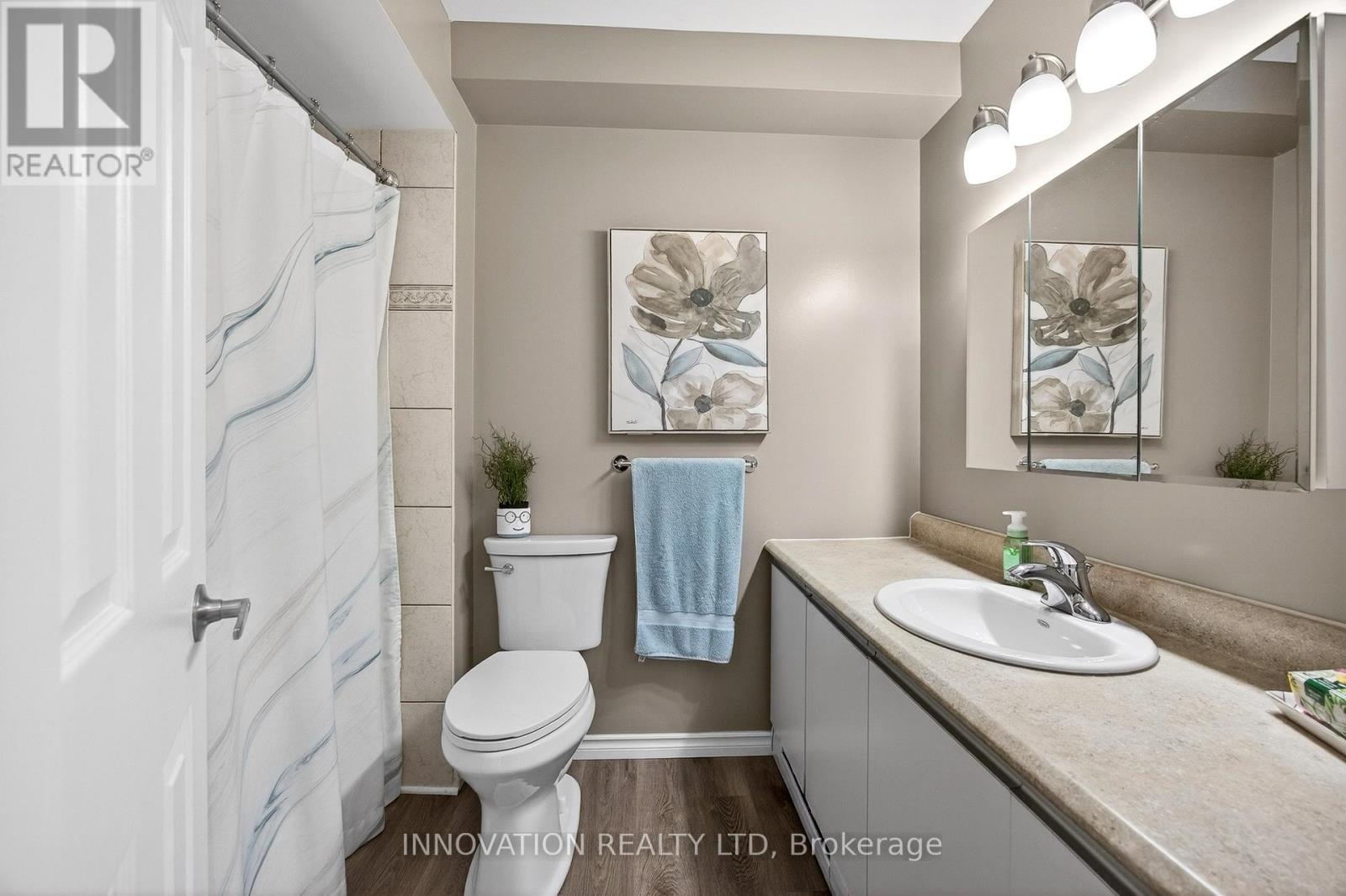 Main 4 piece bathroom