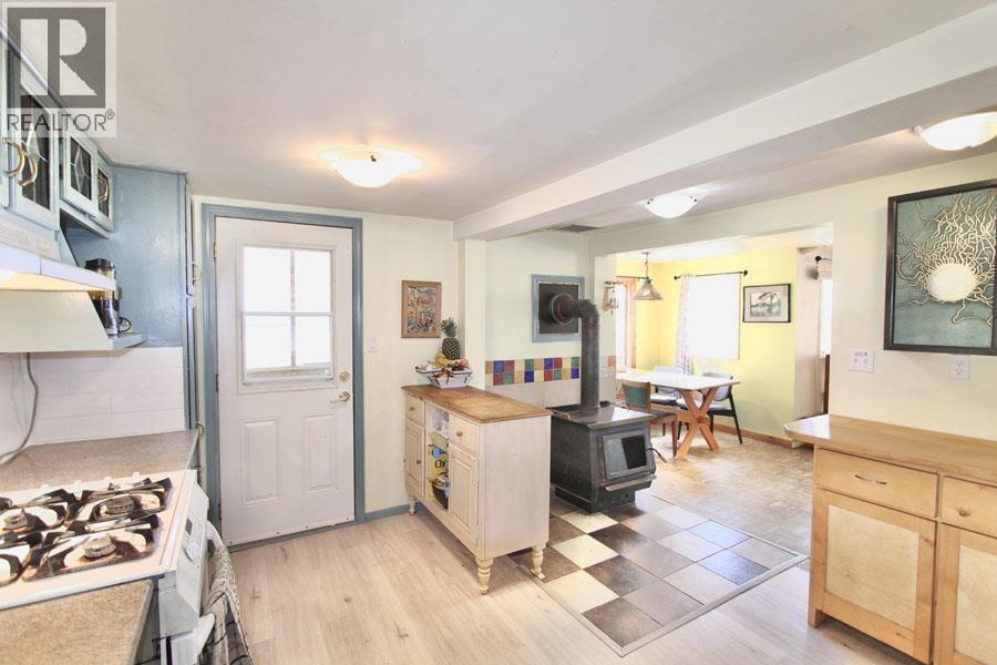 911 3RD AVENUE - 16