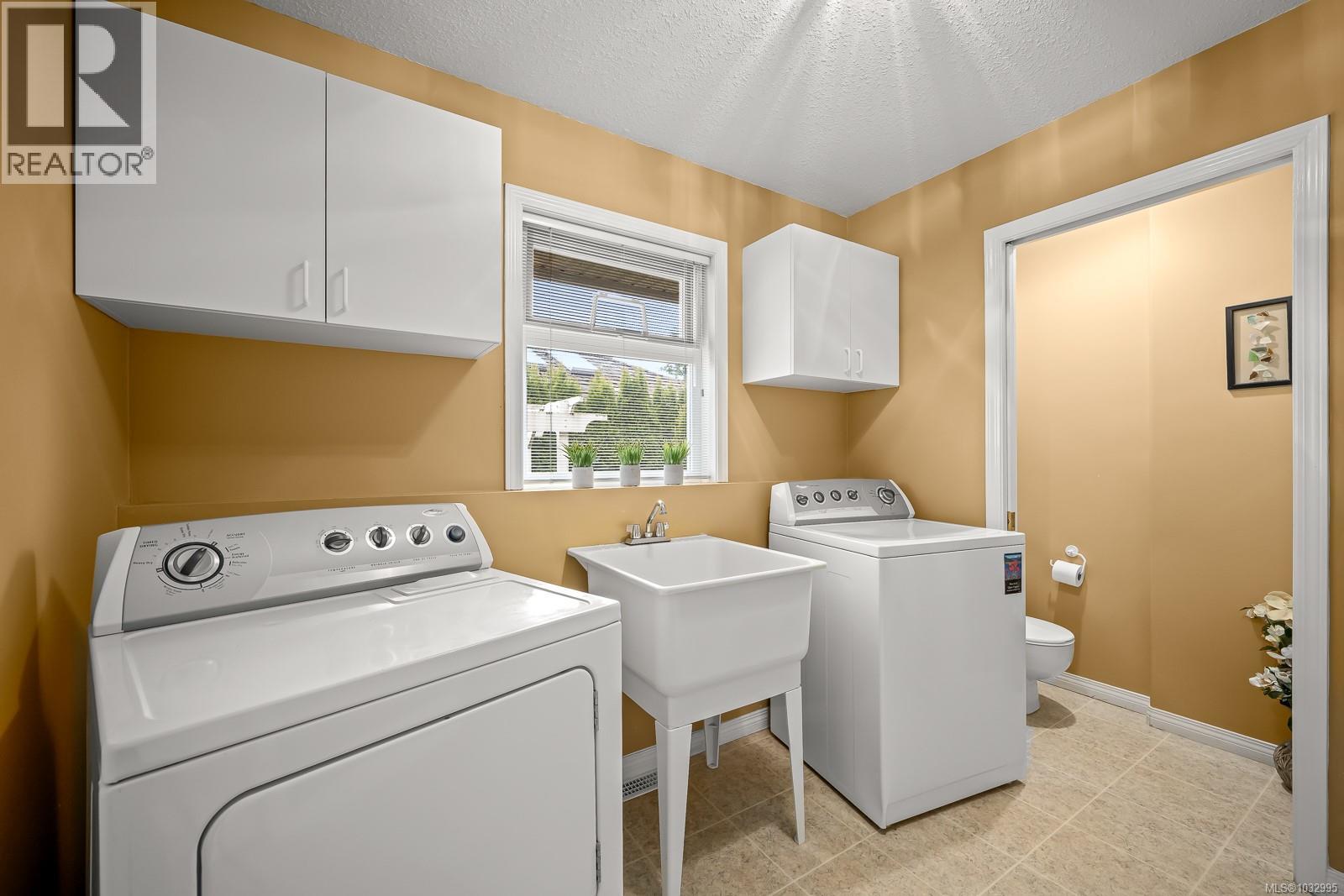 2996 Royal Vista Way - 25