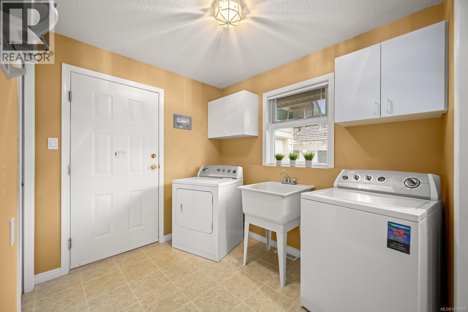 2996 Royal Vista Way - 26