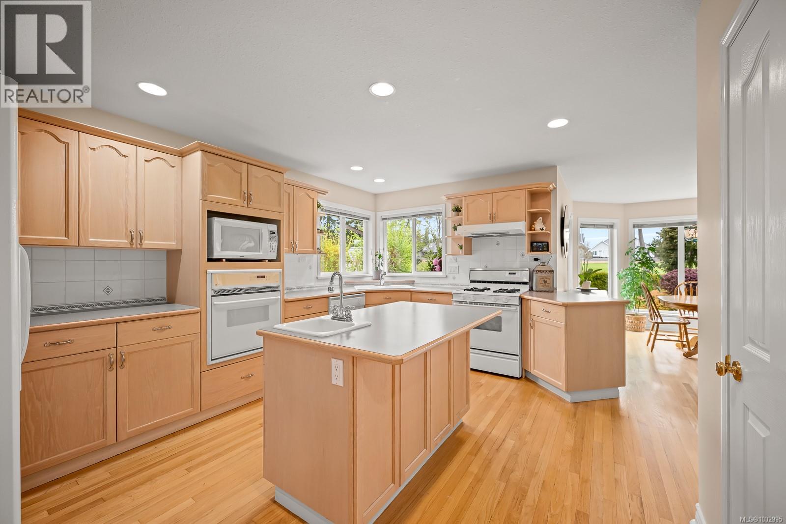 2996 Royal Vista Way - 38