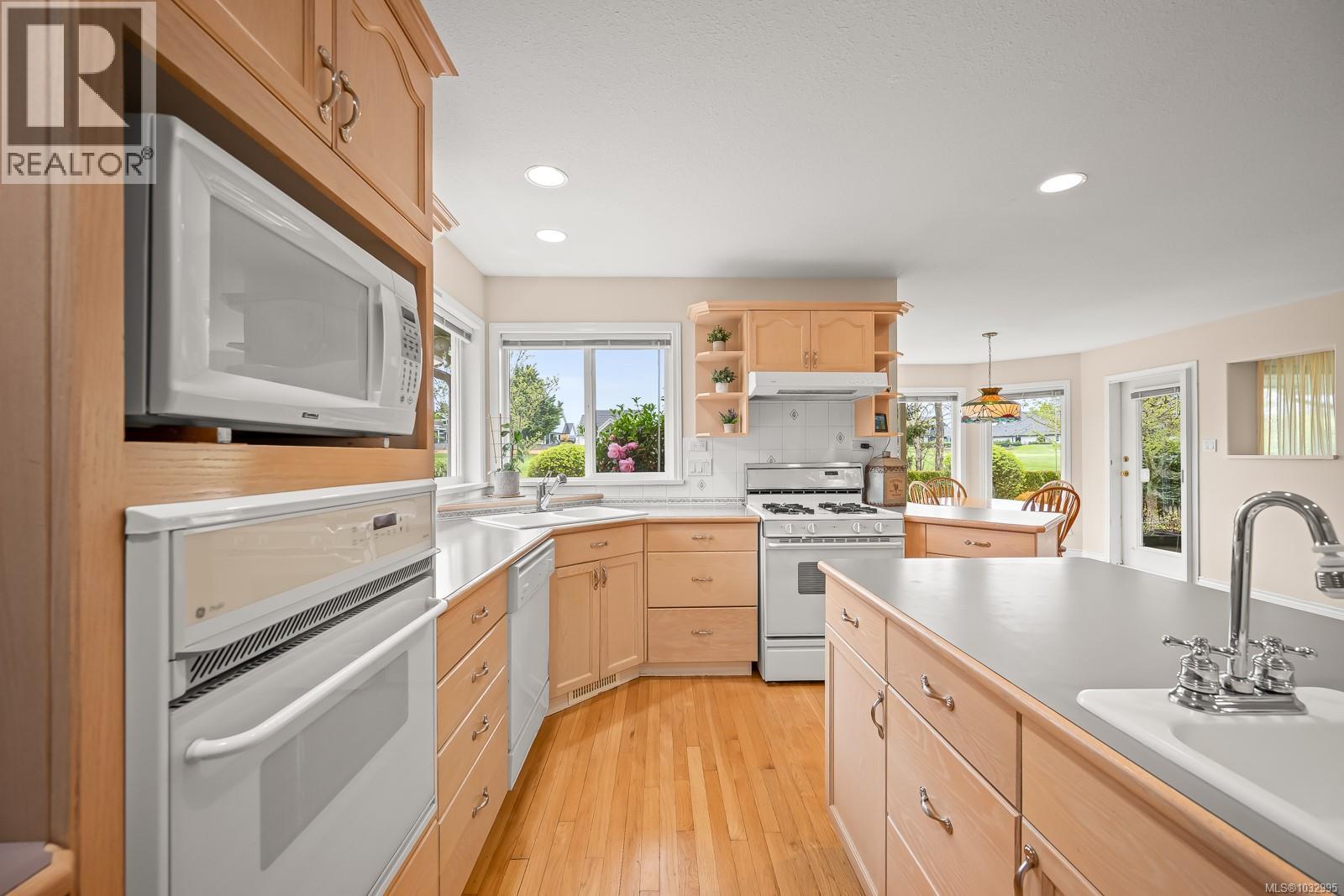 2996 Royal Vista Way - 6