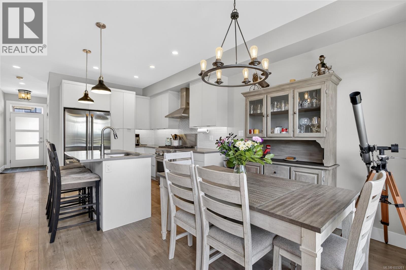 #72 2607 Kendal Ave - 14