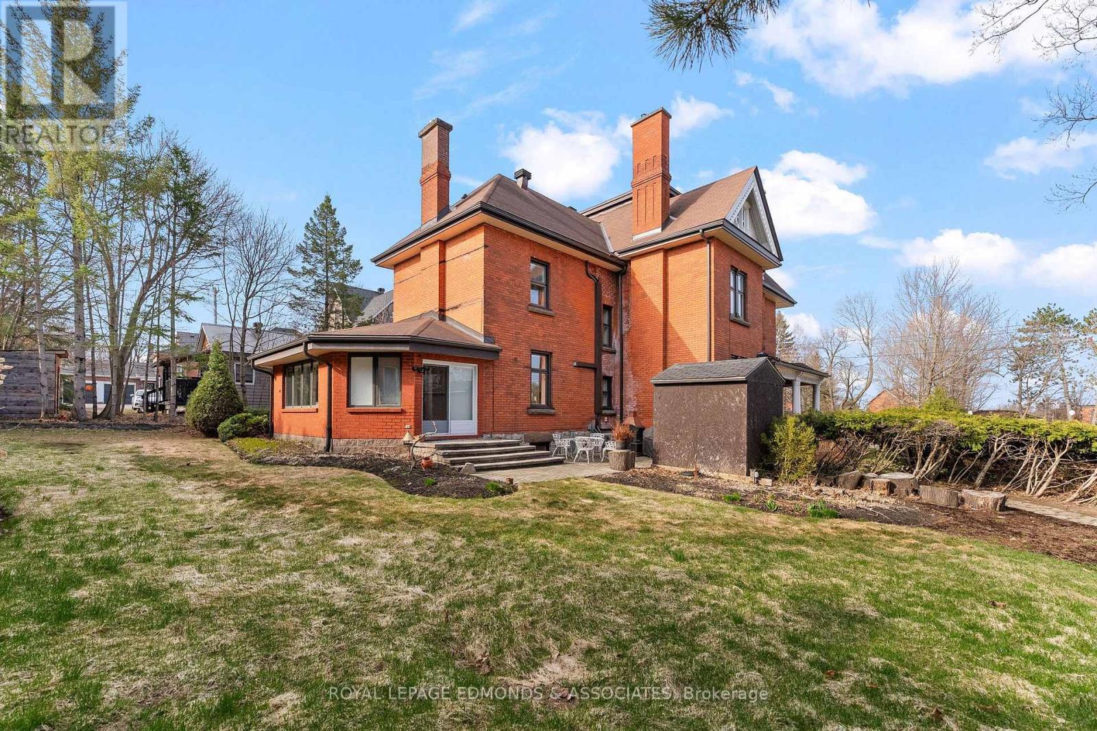 307 MAPLE AVENUE — photo 43