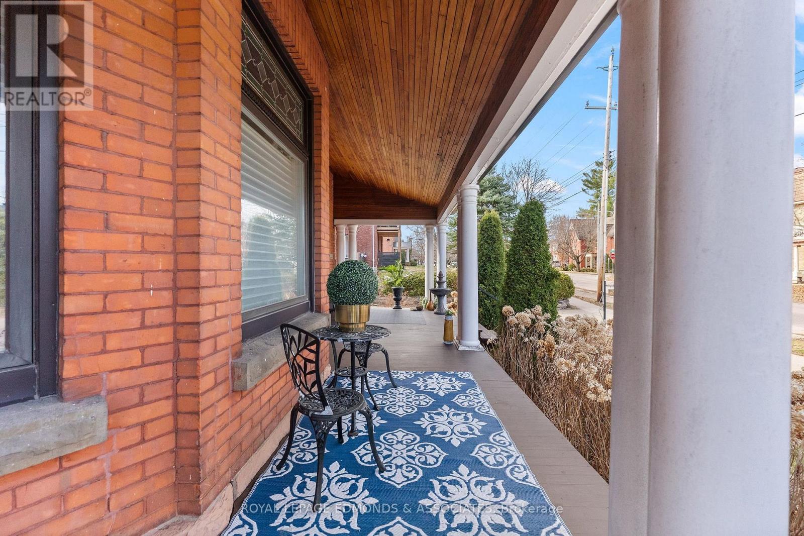 307 MAPLE AVENUE — photo 39
