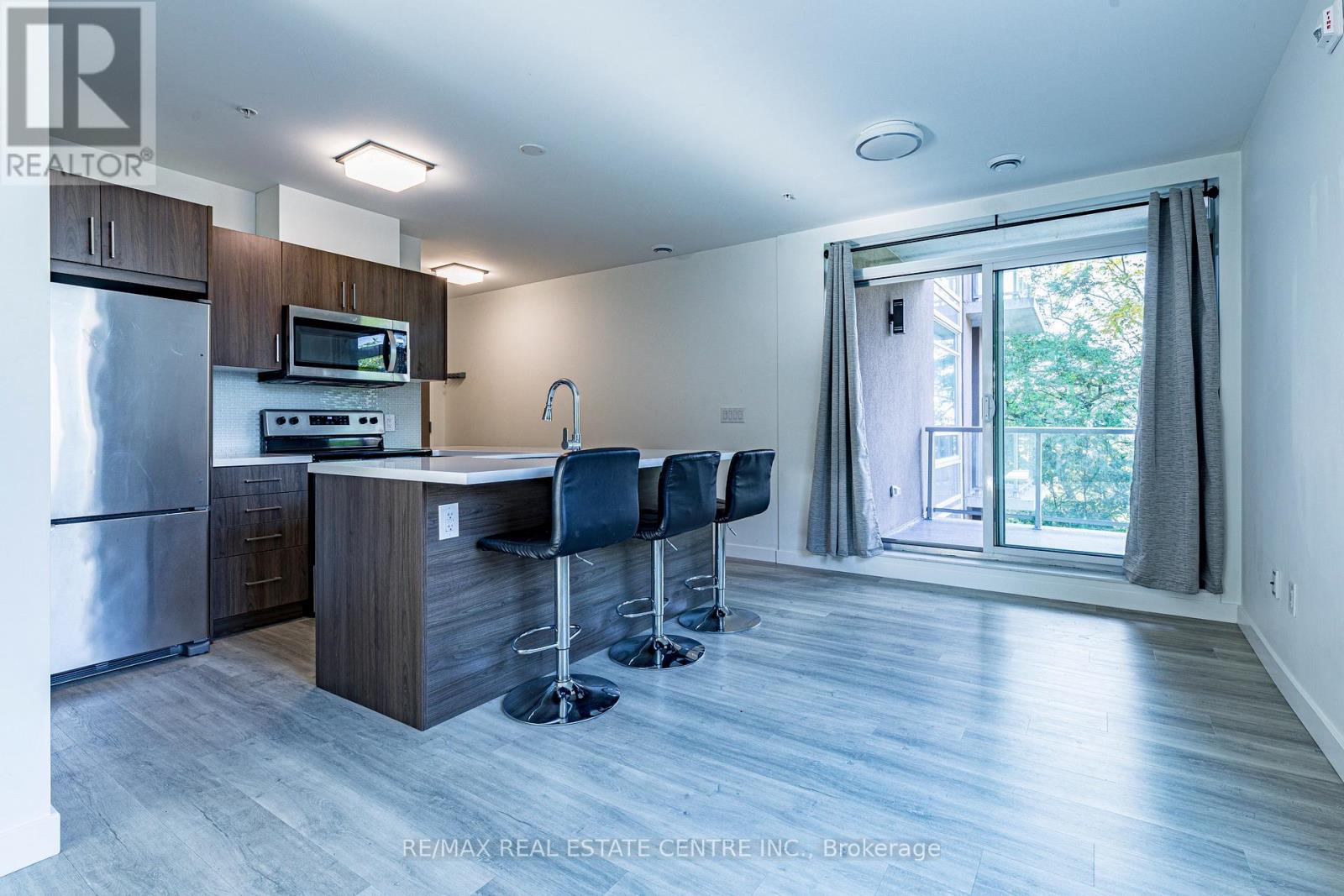 #208 455 CHARLTON AVENUE E - 12