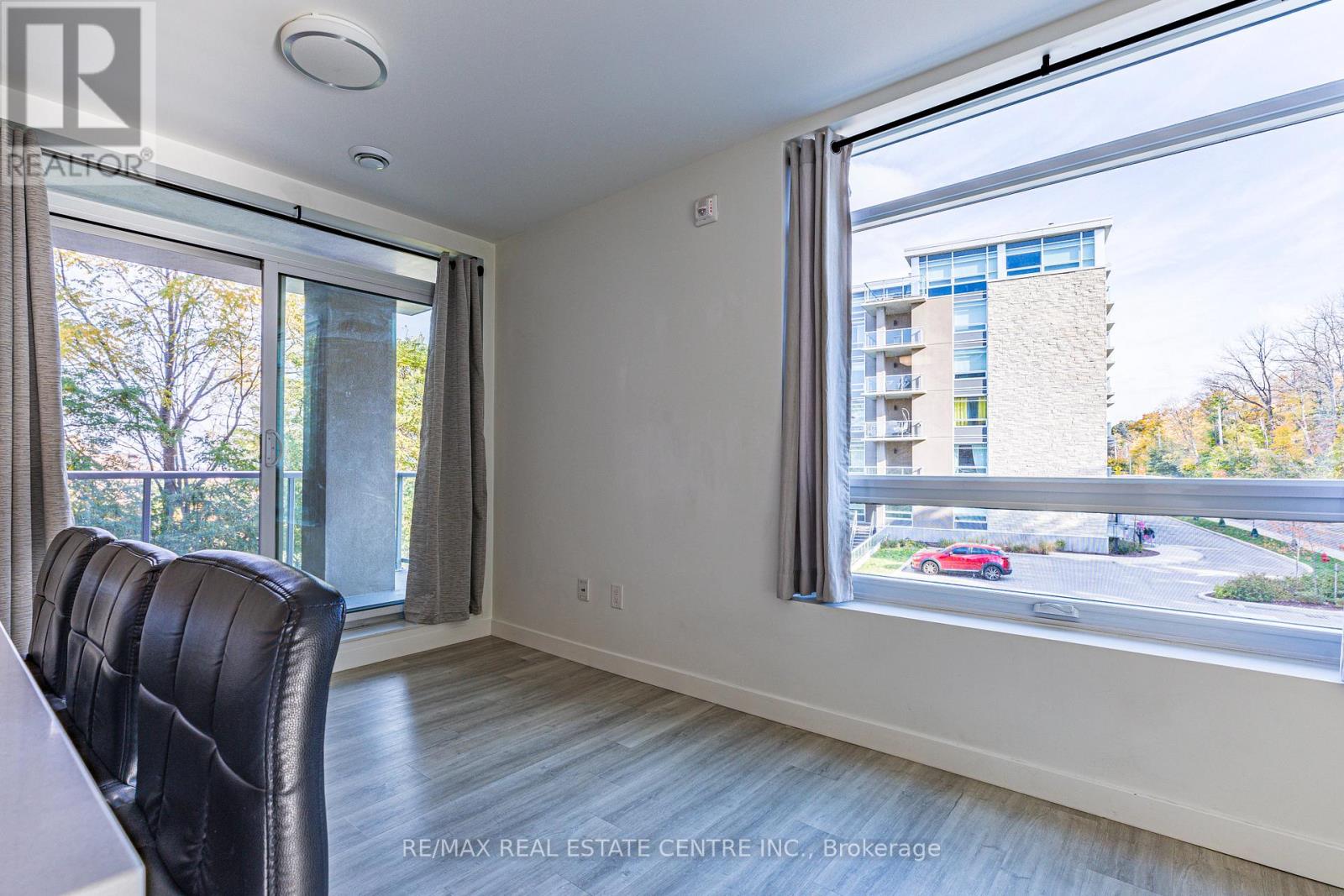 #208 455 CHARLTON AVENUE E - 13