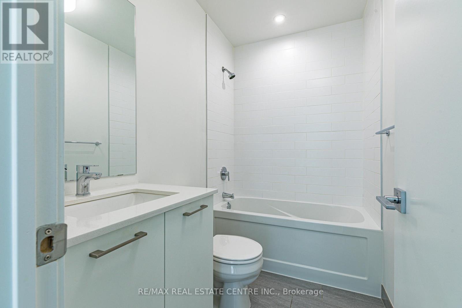 #208 455 CHARLTON AVENUE E - 20