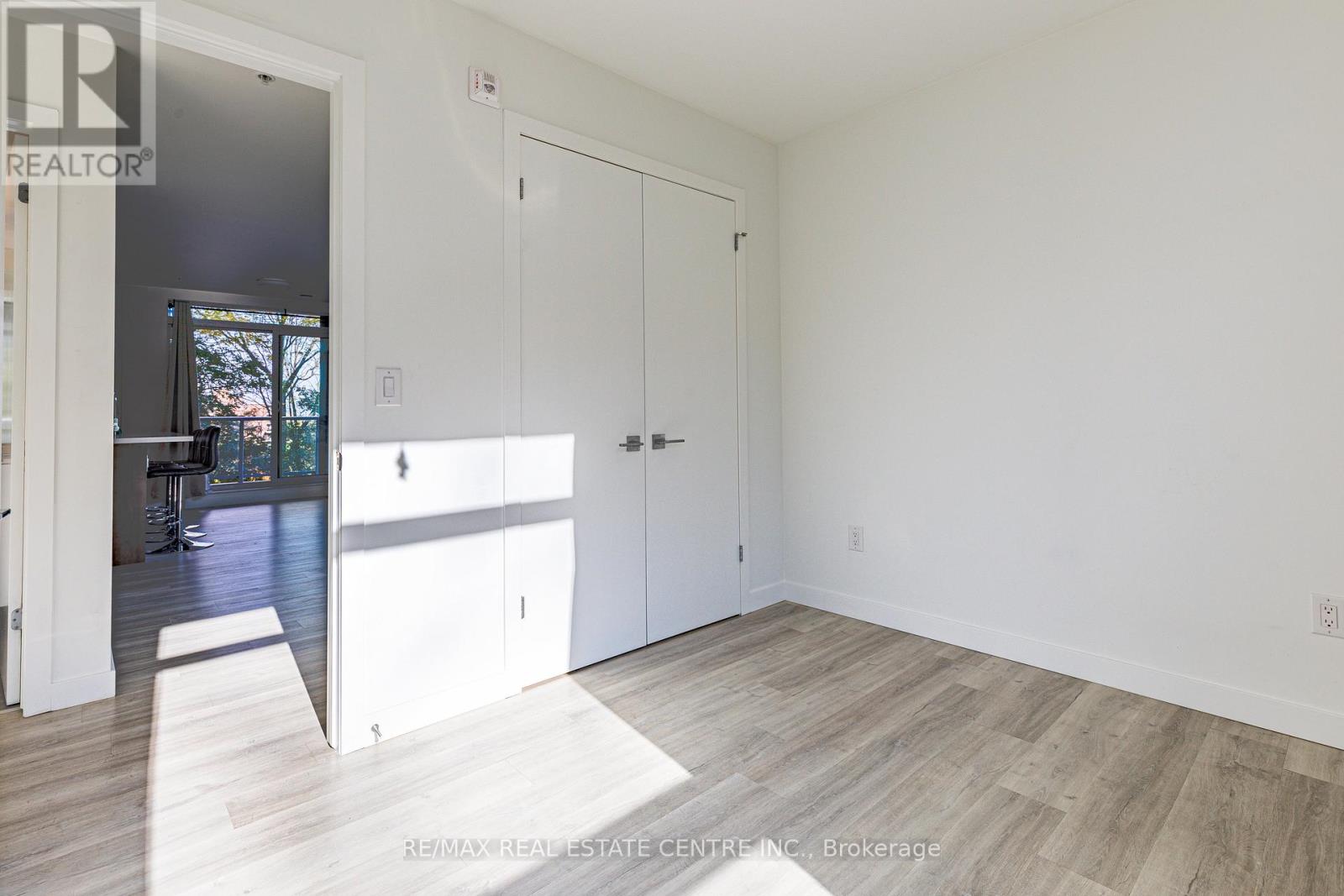 #208 455 CHARLTON AVENUE E - 22