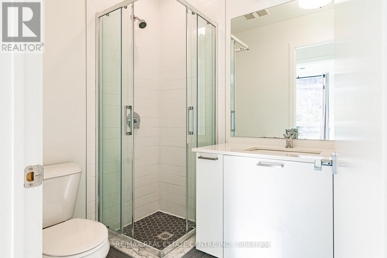 #208 455 CHARLTON AVENUE E - 24