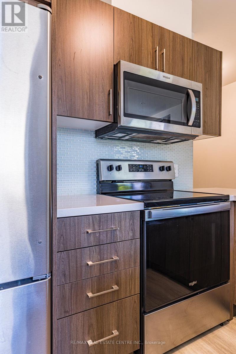 #208 455 CHARLTON AVENUE E - 8