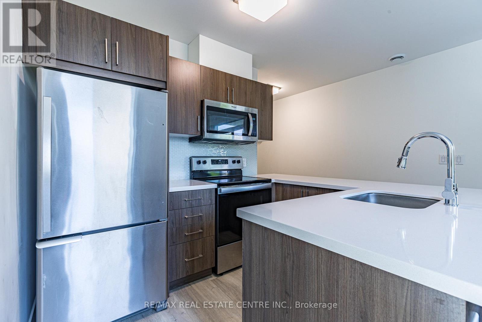 #208 455 CHARLTON AVENUE E - 9