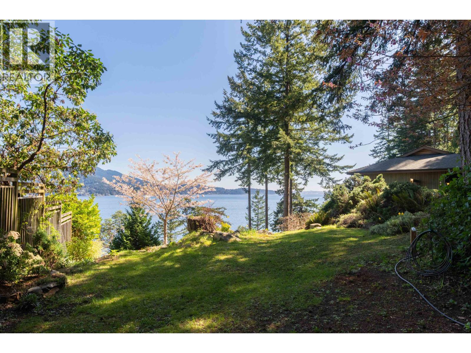 673 CLIFF ROAD, Bowen Island