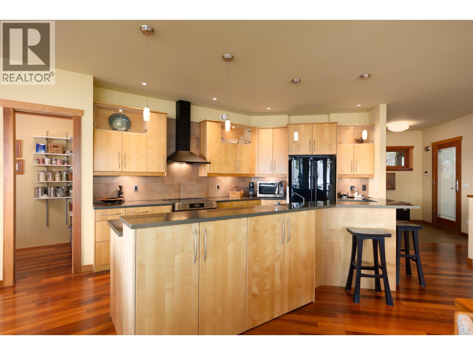 673 CLIFF ROAD, Bowen Island