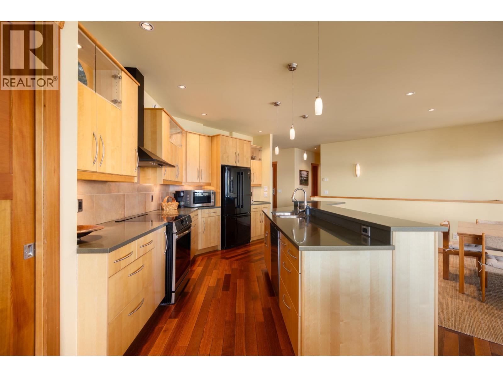 673 CLIFF ROAD, Bowen Island