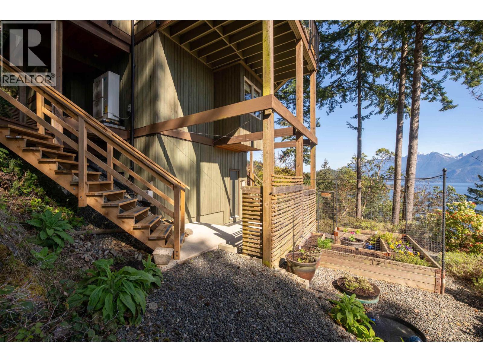 673 CLIFF ROAD, Bowen Island