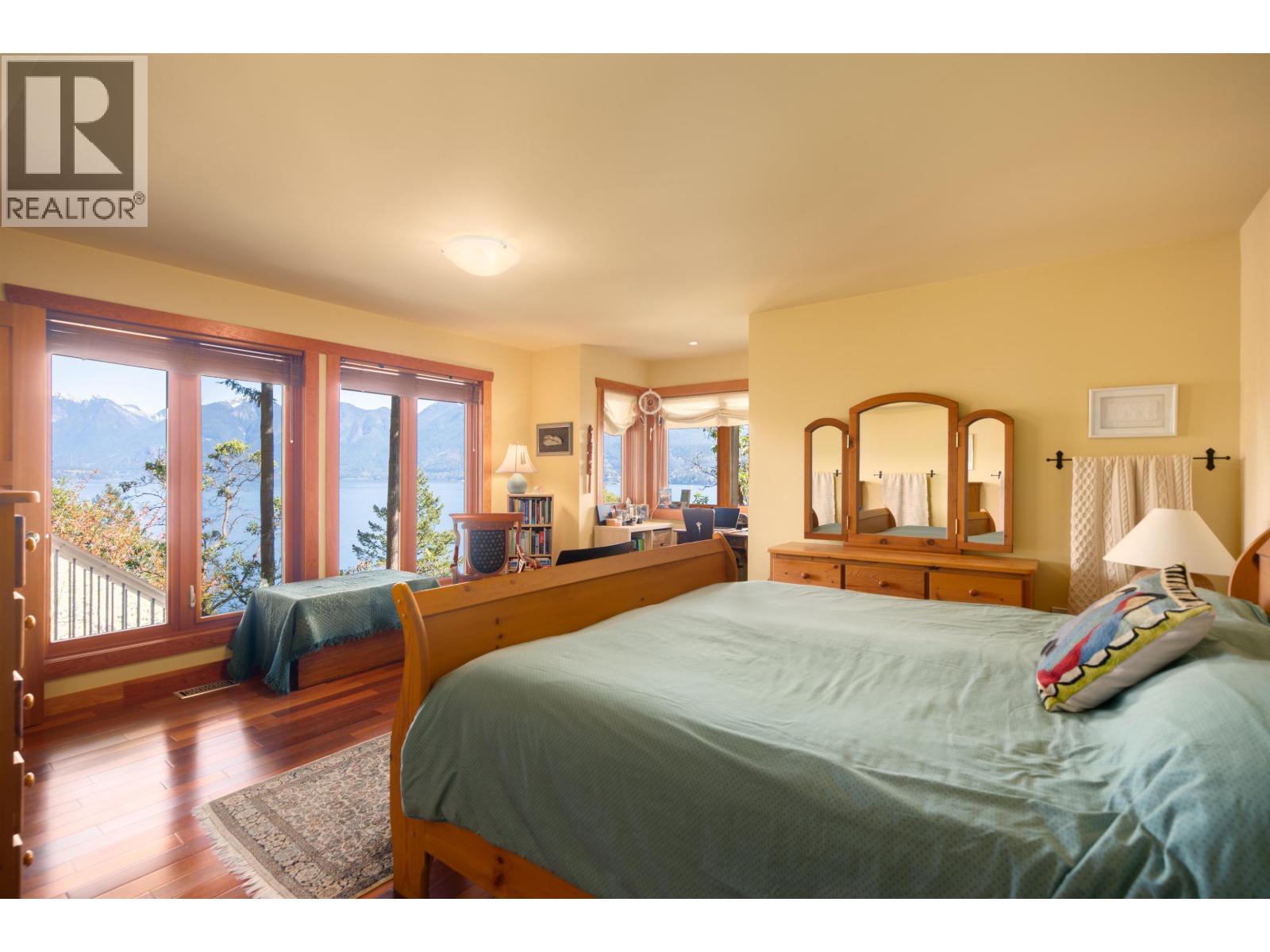 673 CLIFF ROAD, Bowen Island