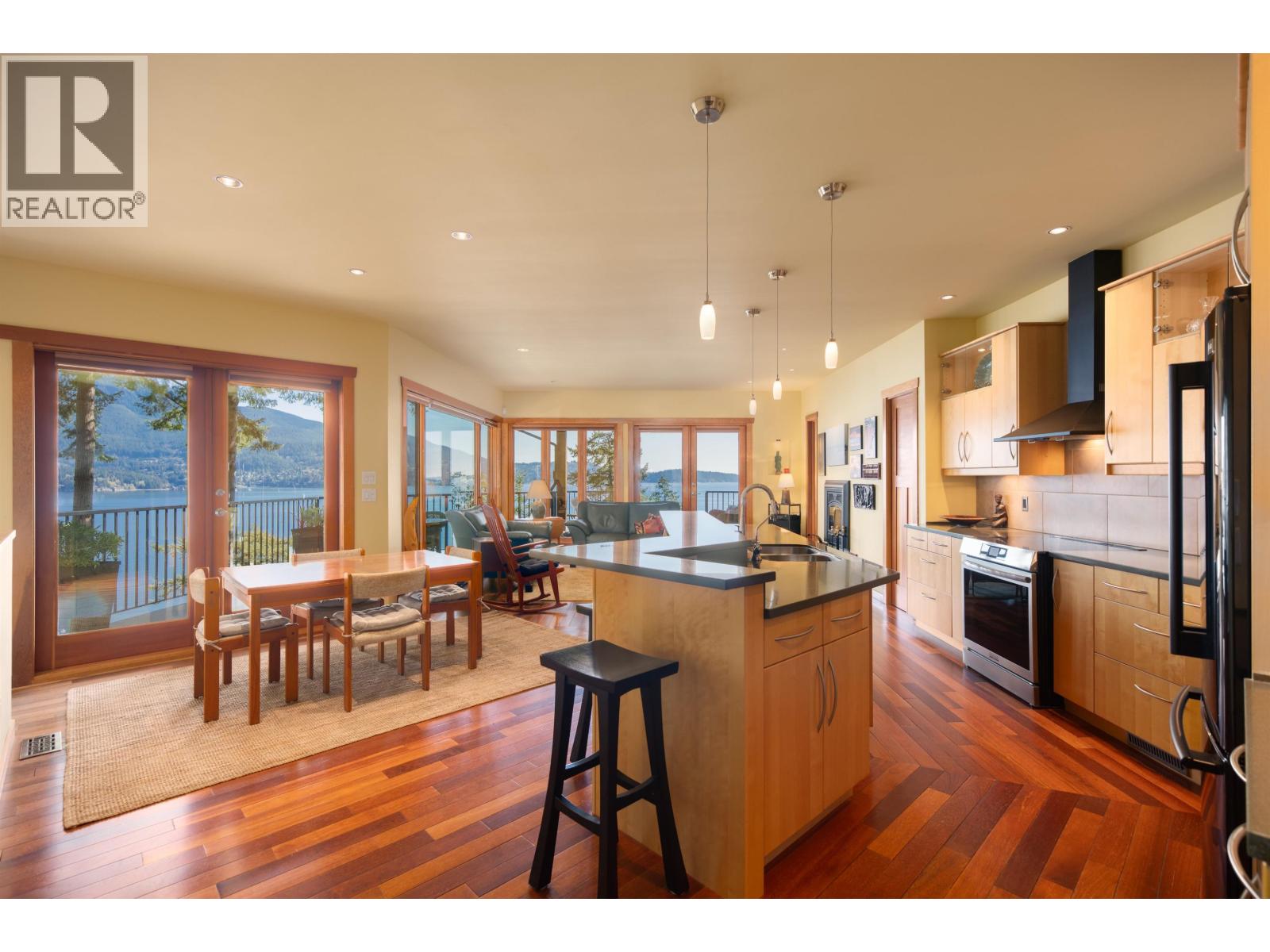673 CLIFF ROAD, Bowen Island