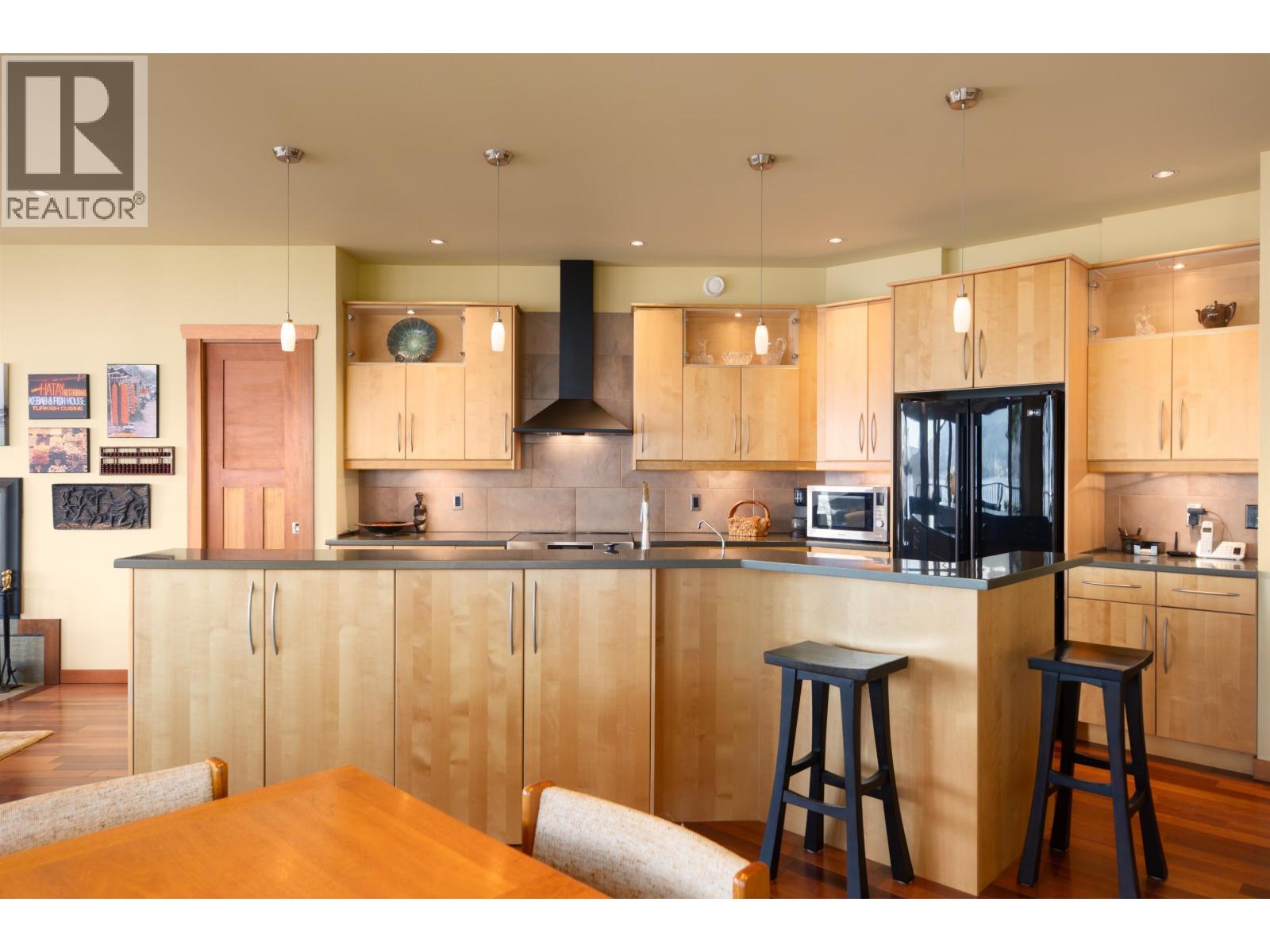 673 CLIFF ROAD, Bowen Island