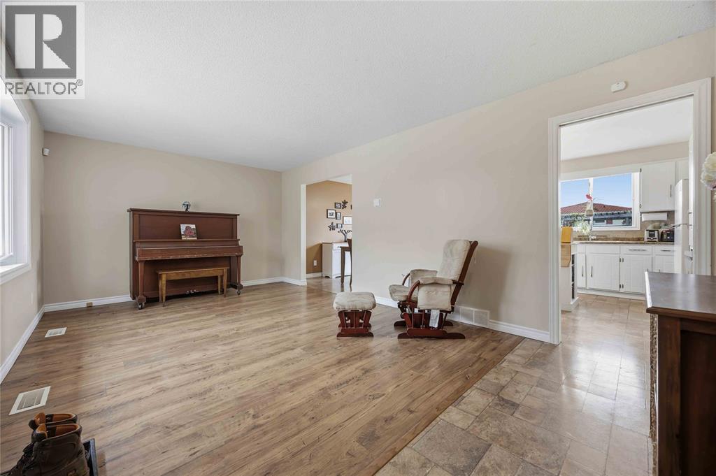 702 FROST COURT, Sarnia, Ontario, N7S4H3 — Photo 3