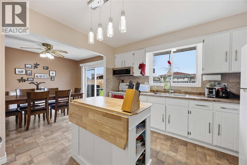 702 FROST COURT, Sarnia, Ontario, N7S4H3 — Photo 5