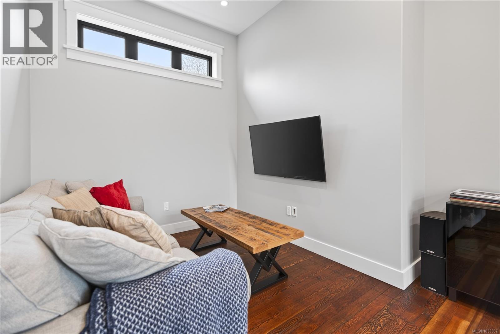 2738 Derwent Ave - 16