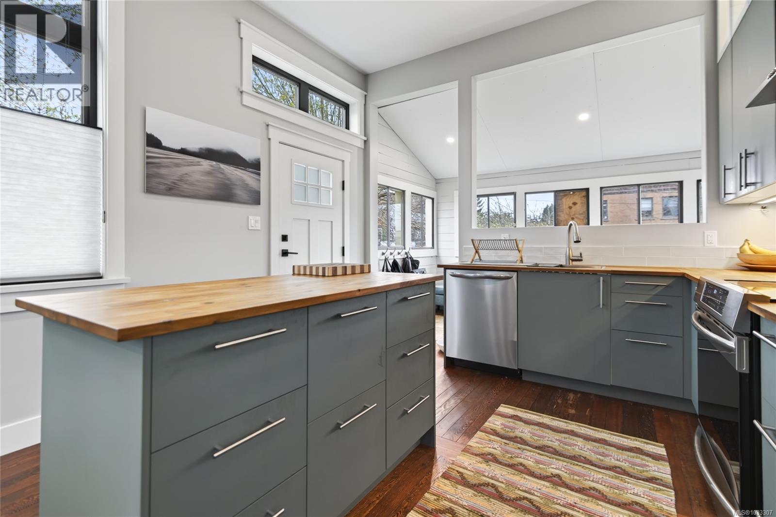 2738 Derwent Ave - 27