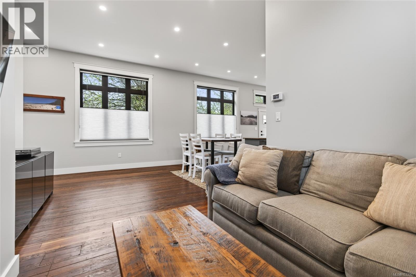 2738 Derwent Ave - 17