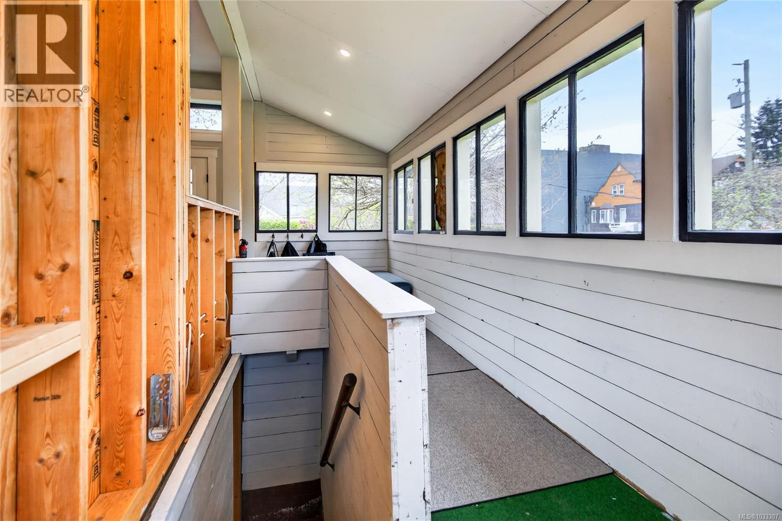 2738 Derwent Ave - 35