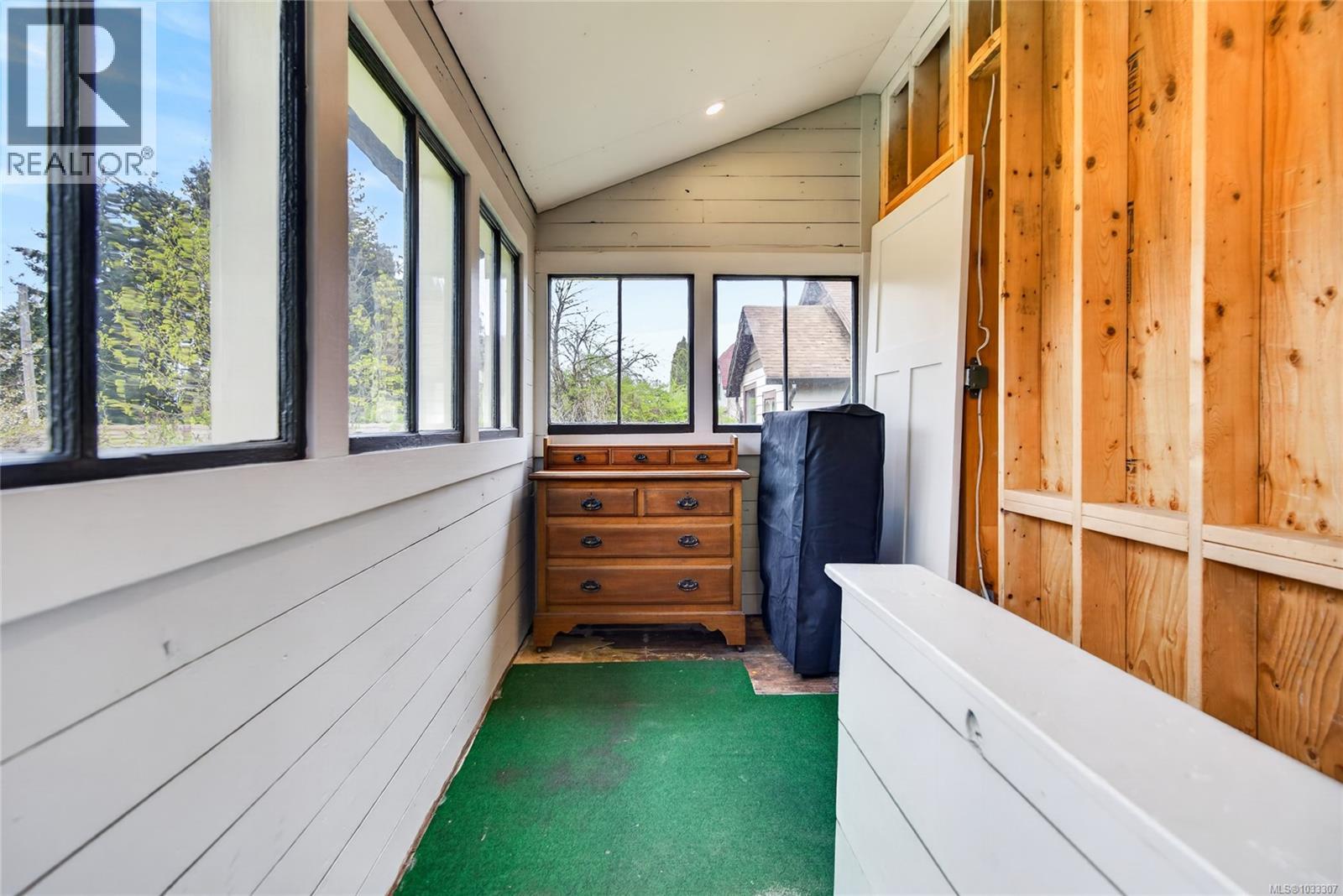 2738 Derwent Ave - 34