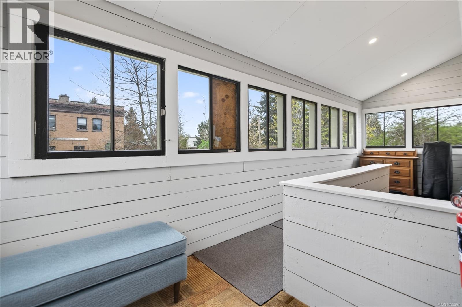 2738 Derwent Ave - 32