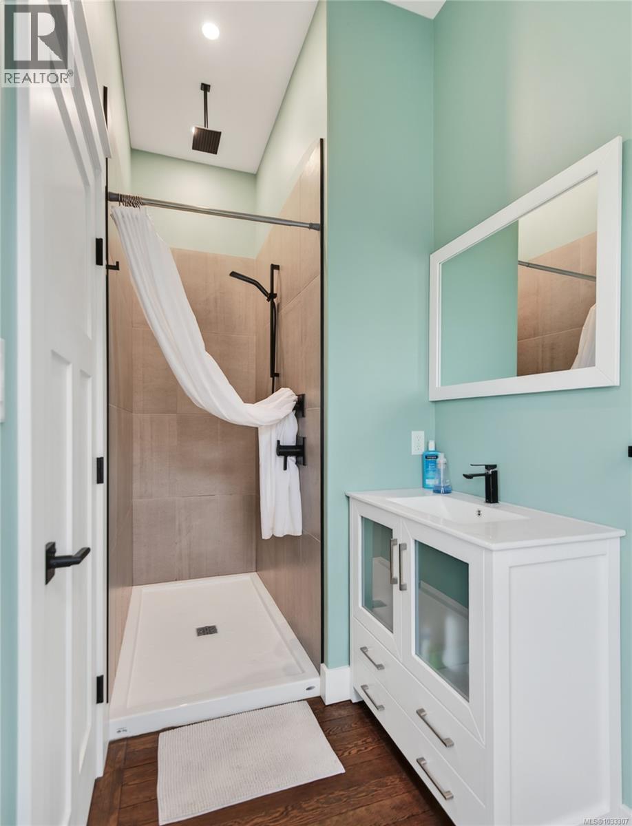 2738 Derwent Ave - 42