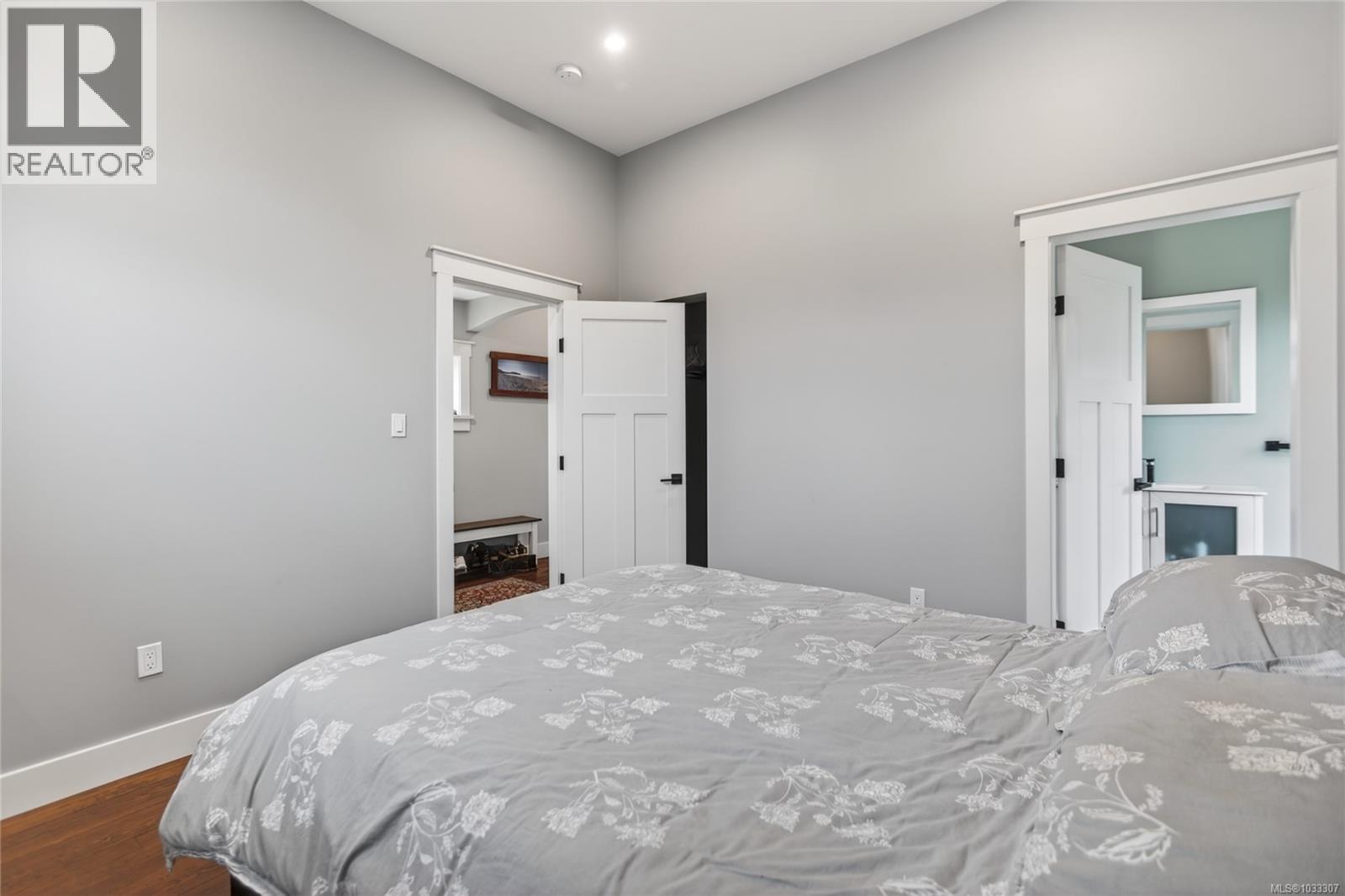 2738 Derwent Ave - 39