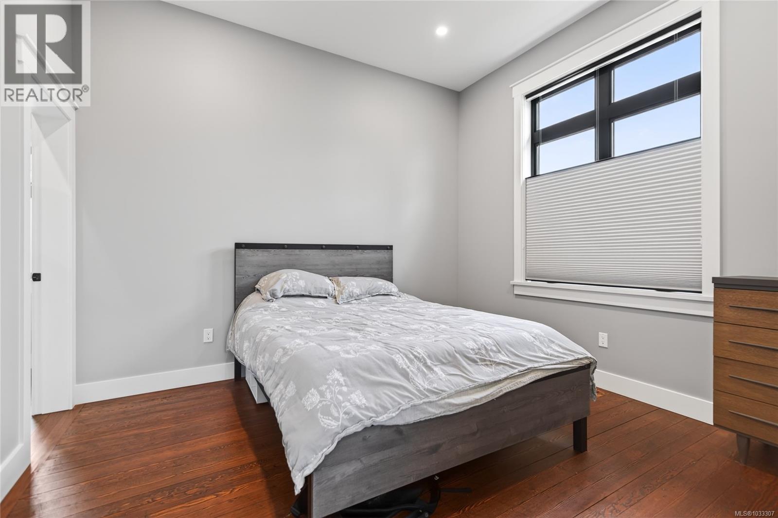 2738 Derwent Ave - 37