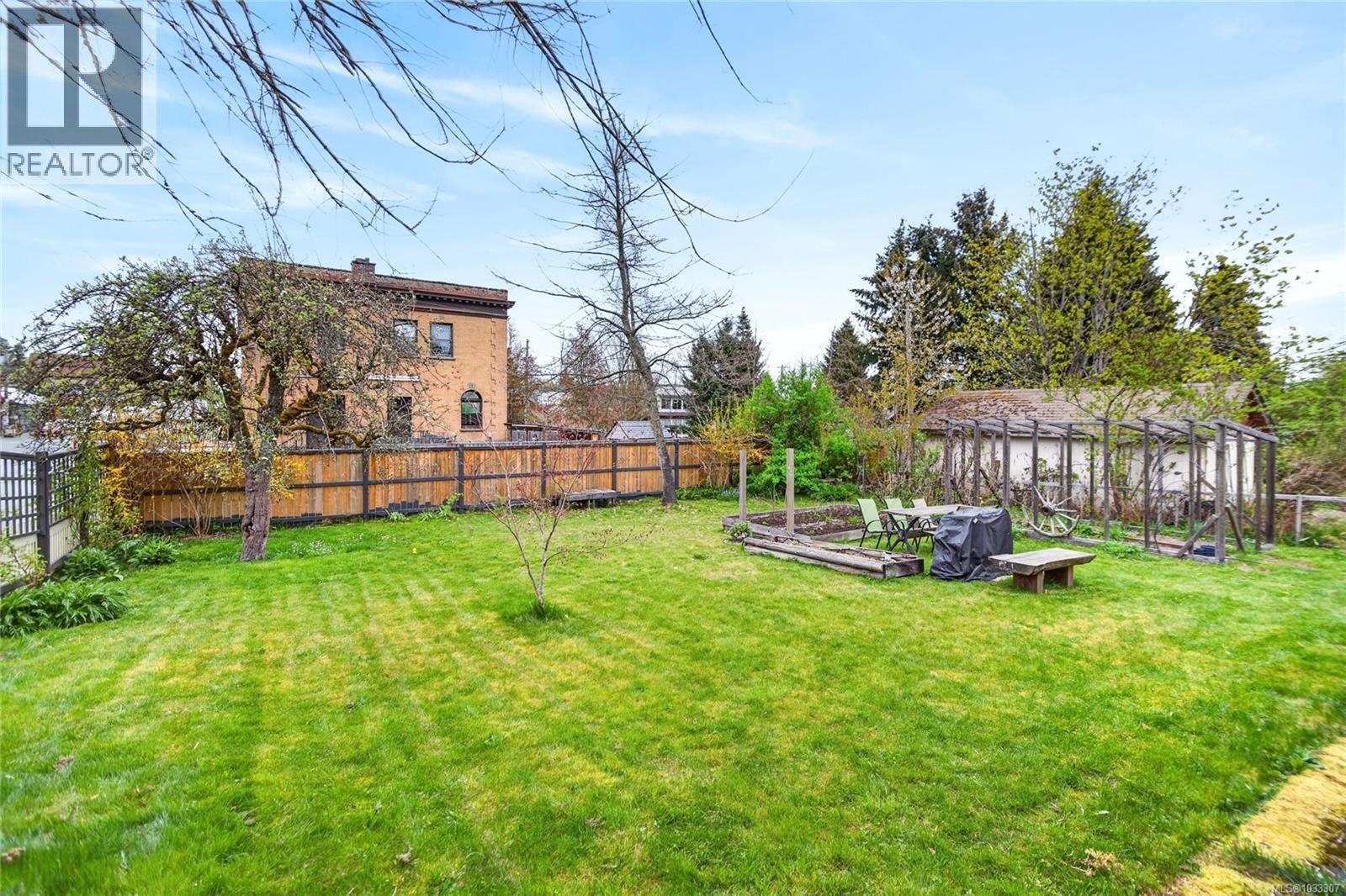 2738 Derwent Ave - 73