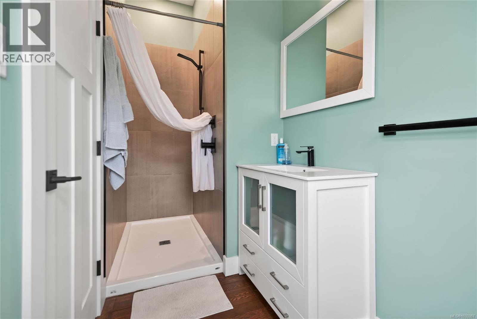 2738 Derwent Ave - 41